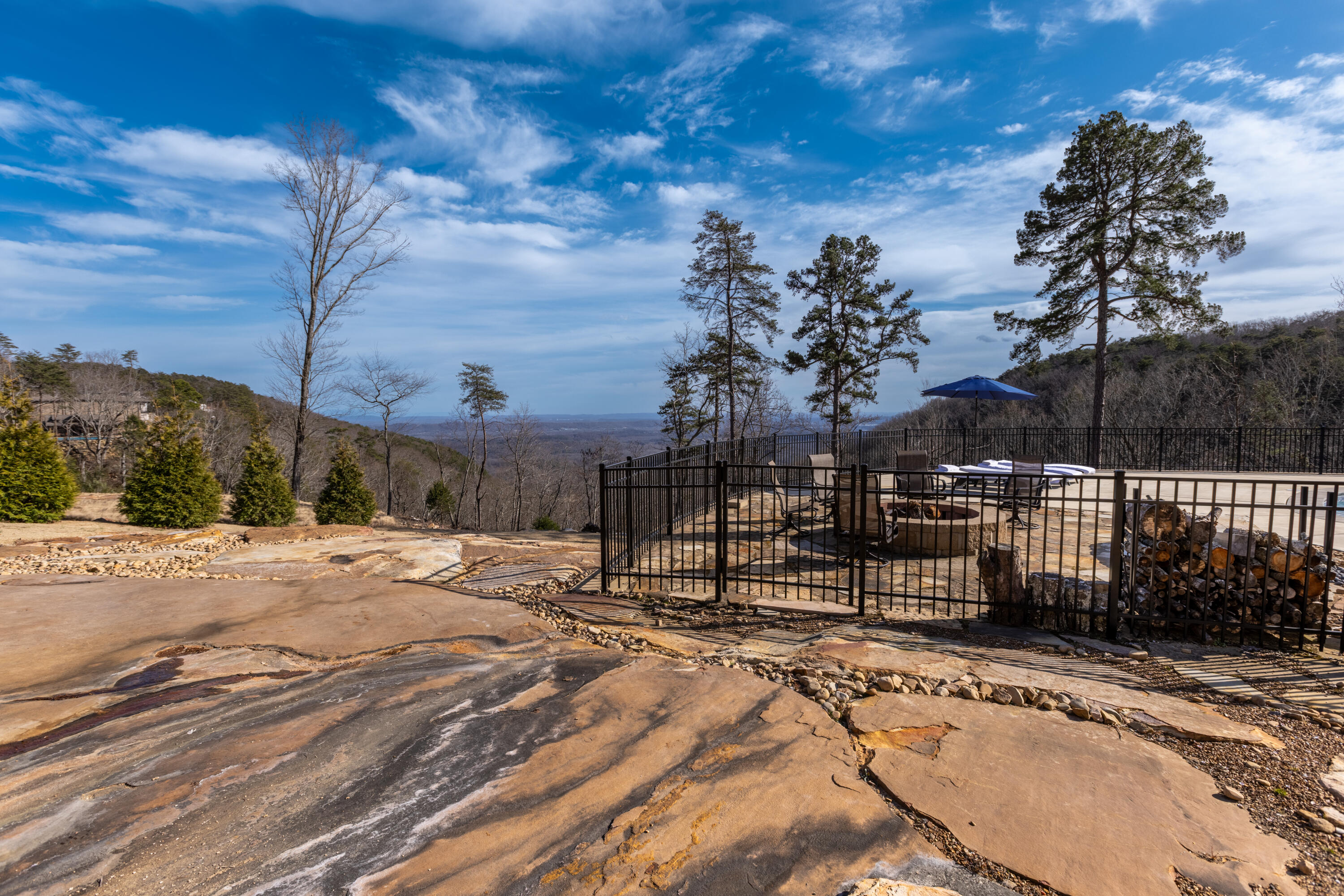 8008 Mountain Laurel Trail, Signal Mountain, Tennessee image 12