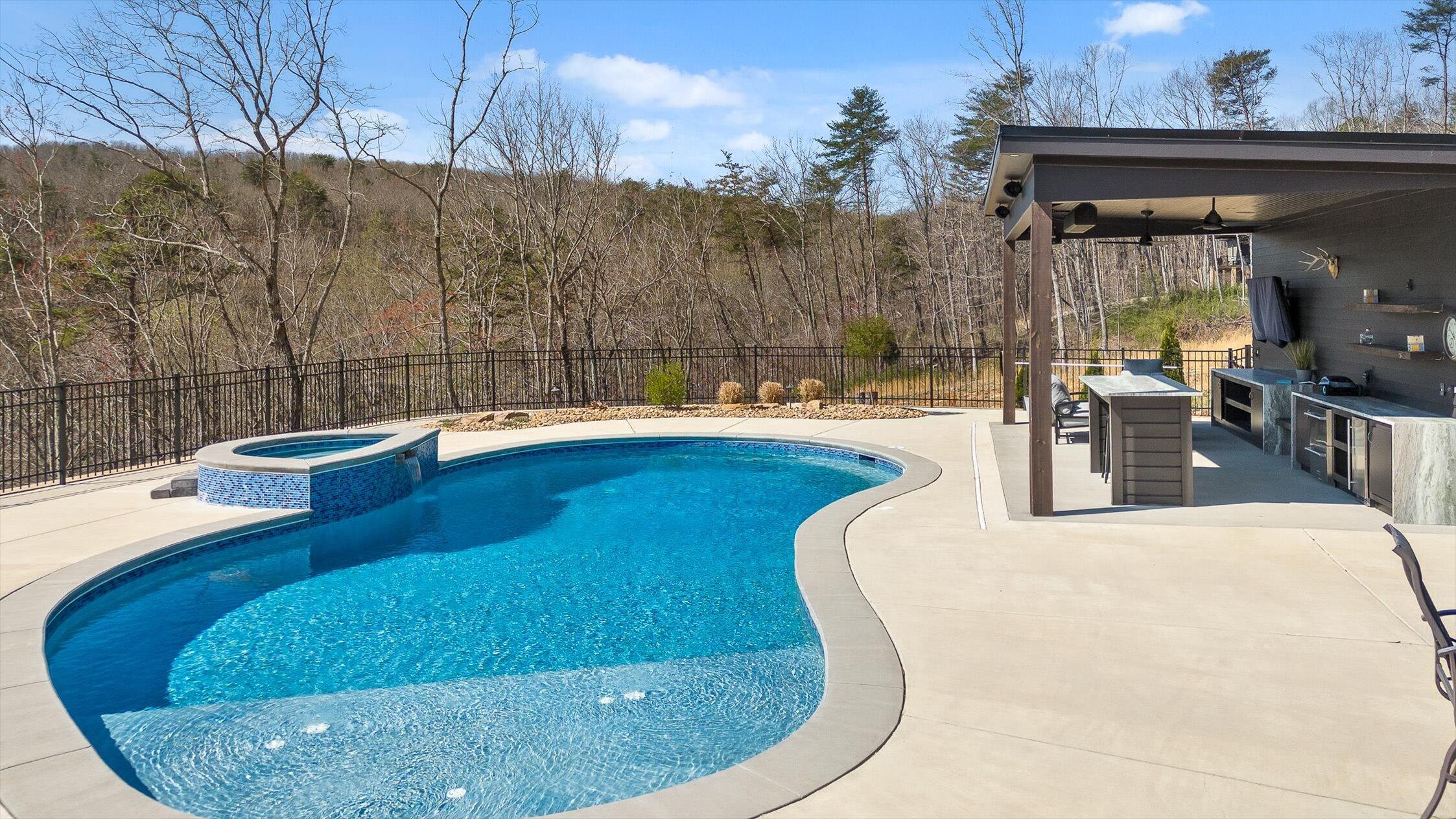 8008 Mountain Laurel Trail, Signal Mountain, Tennessee image 8