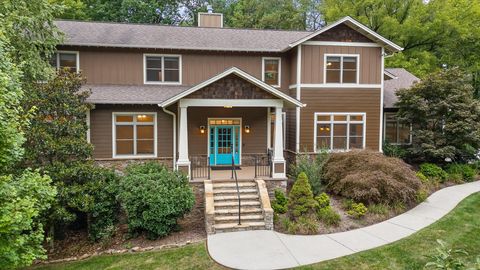 Photo of 714 Berry Spring Path, Signal Mountain, TN 37377 (MLS # 1527715)