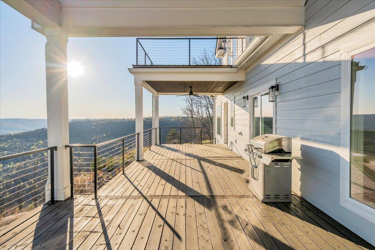 Jasper, Tennessee, 37347, United States, 6 Bedrooms Bedrooms, ,5 BathroomsBathrooms,Residential,Active,2033686