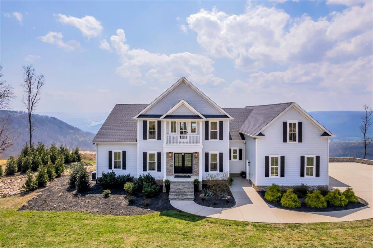 Jasper, Tennessee, 37347, United States, 6 Bedrooms Bedrooms, ,5 BathroomsBathrooms,Residential,Active,2033686