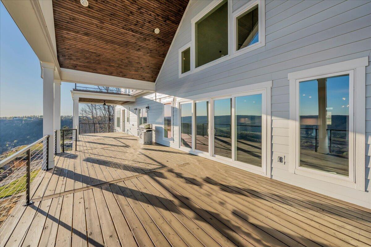 Jasper, Tennessee, 37347, United States, 6 Bedrooms Bedrooms, ,5 BathroomsBathrooms,Residential,Active,2033686