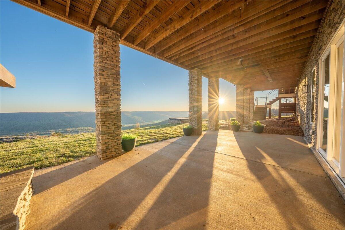 Jasper, Tennessee, 37347, United States, 6 Bedrooms Bedrooms, ,5 BathroomsBathrooms,Residential,Active,2033686