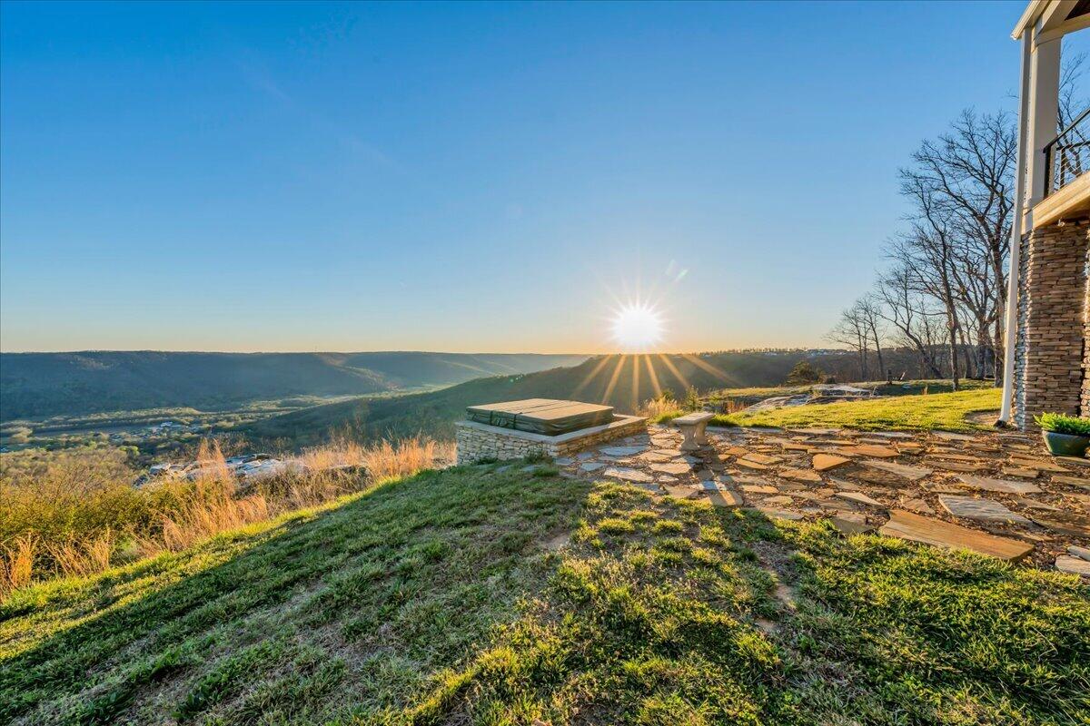 Jasper, Tennessee, 37347, United States, 6 Bedrooms Bedrooms, ,5 BathroomsBathrooms,Residential,Active,2033686