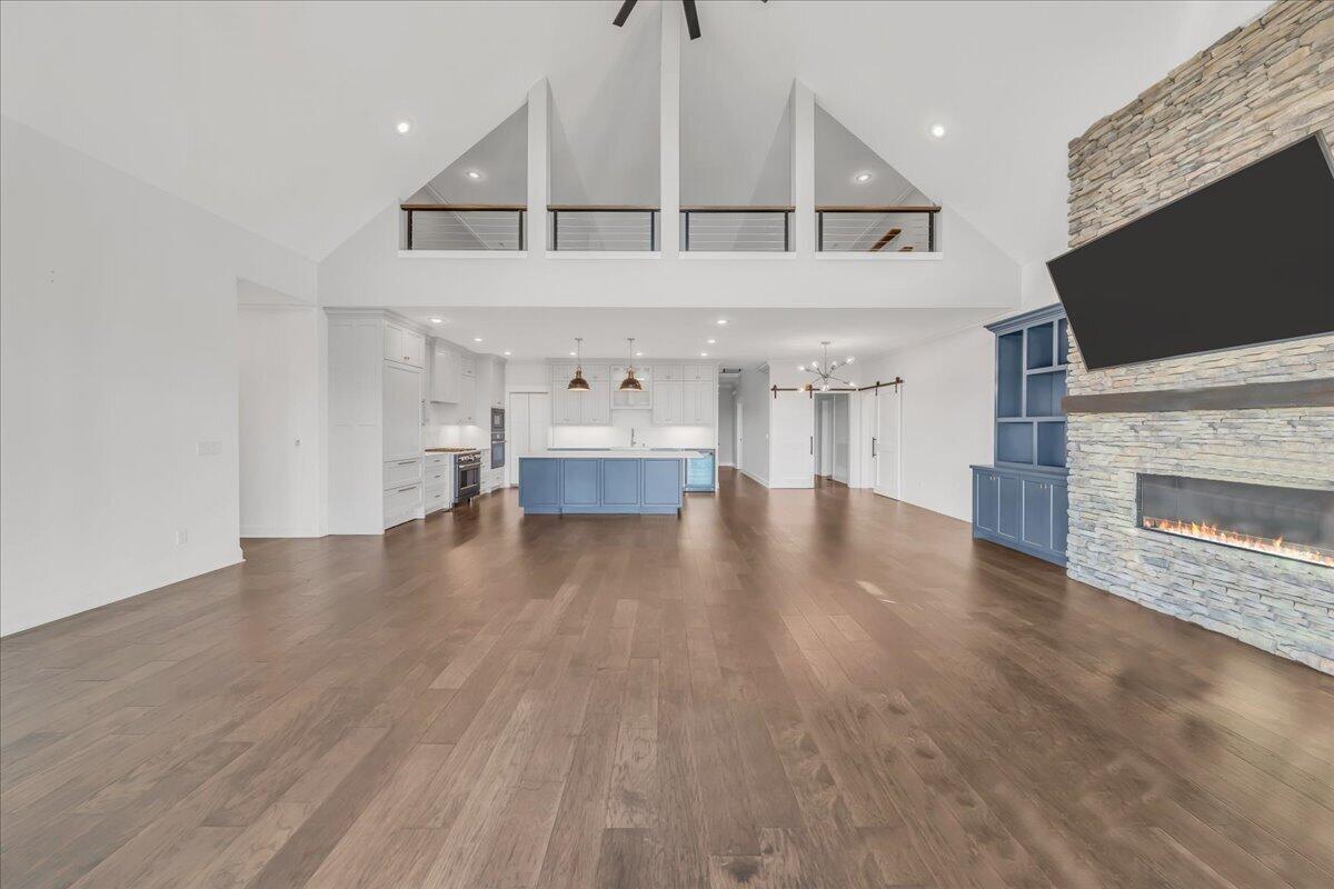 Jasper, Tennessee, 37347, United States, 6 Bedrooms Bedrooms, ,5 BathroomsBathrooms,Residential,Active,2033686