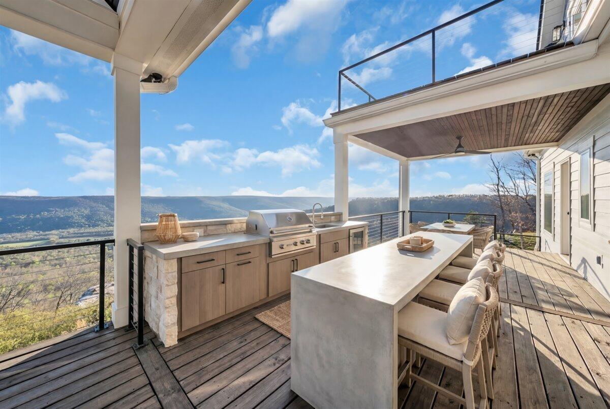Jasper, Tennessee, 37347, United States, 6 Bedrooms Bedrooms, ,5 BathroomsBathrooms,Residential,Active,2033686