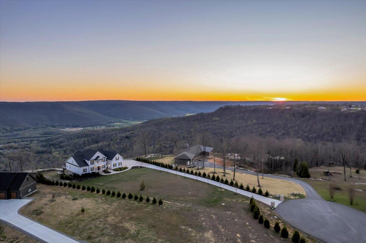 Jasper, Tennessee, 37347, United States, 6 Bedrooms Bedrooms, ,5 BathroomsBathrooms,Residential,Active,2033686