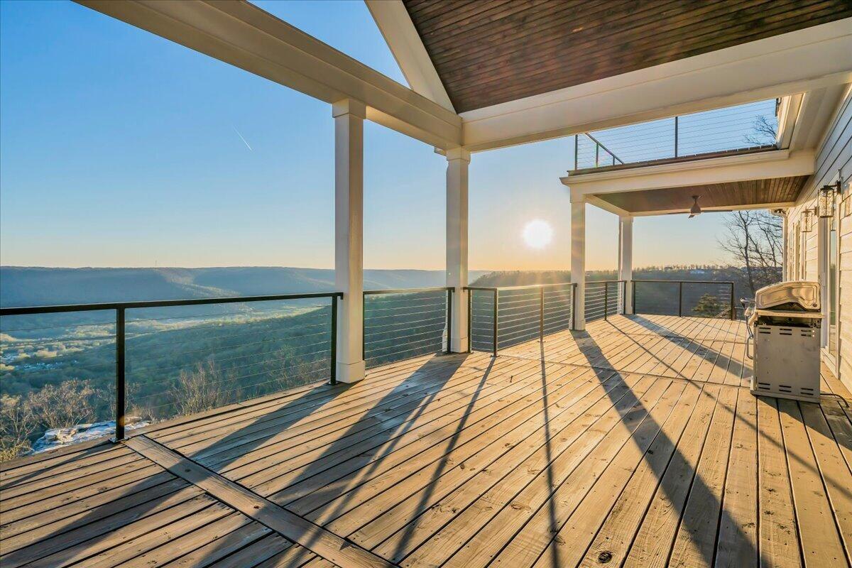 Jasper, Tennessee, 37347, United States, 6 Bedrooms Bedrooms, ,5 BathroomsBathrooms,Residential,Active,2033686