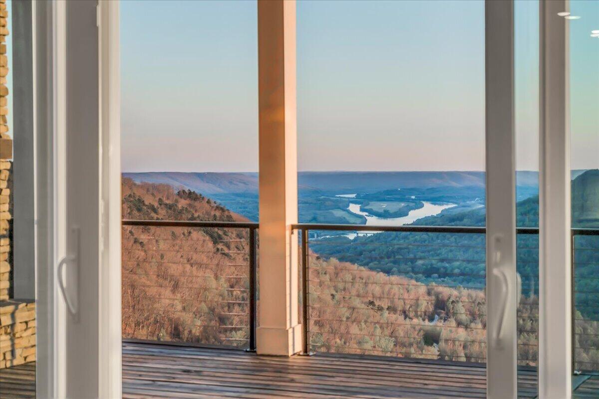 Jasper, Tennessee, 37347, United States, 6 Bedrooms Bedrooms, ,5 BathroomsBathrooms,Residential,Active,2033686