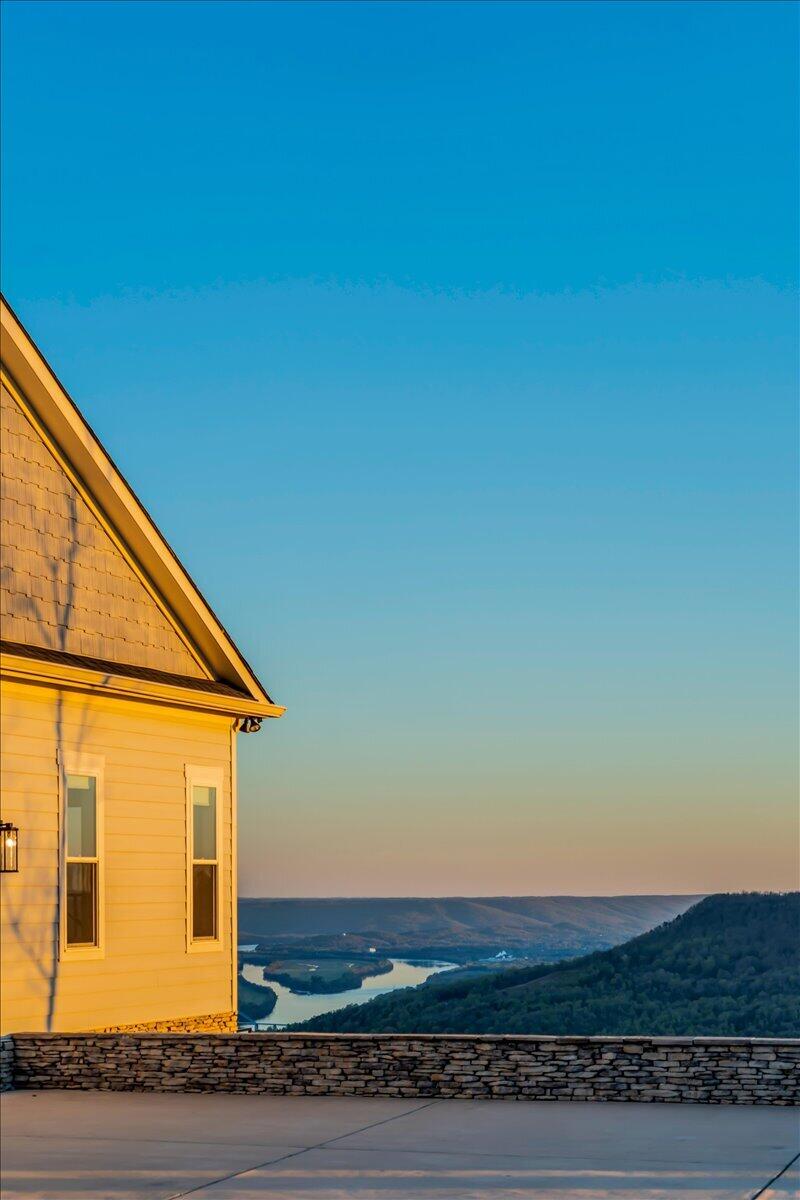 Jasper, Tennessee, 37347, United States, 6 Bedrooms Bedrooms, ,5 BathroomsBathrooms,Residential,Active,2033686
