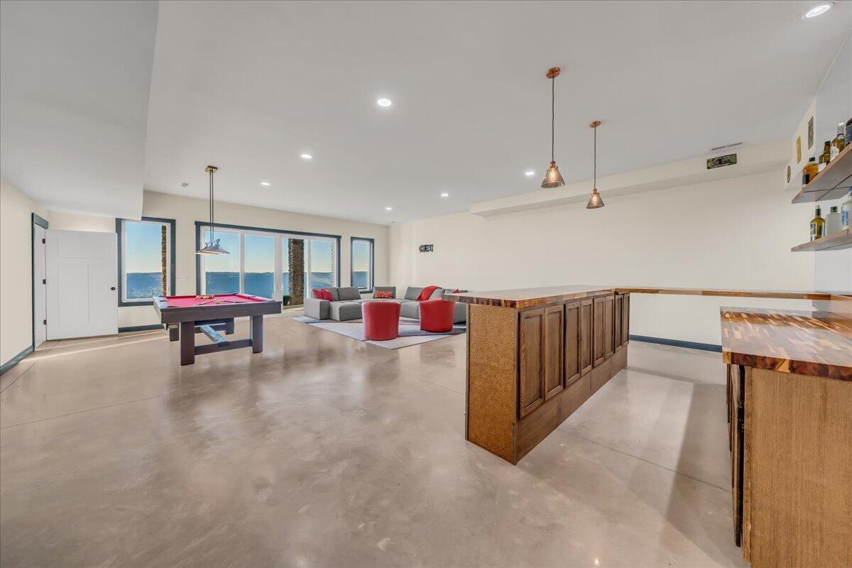 Jasper, Tennessee, 37347, United States, 6 Bedrooms Bedrooms, ,5 BathroomsBathrooms,Residential,Active,2033686
