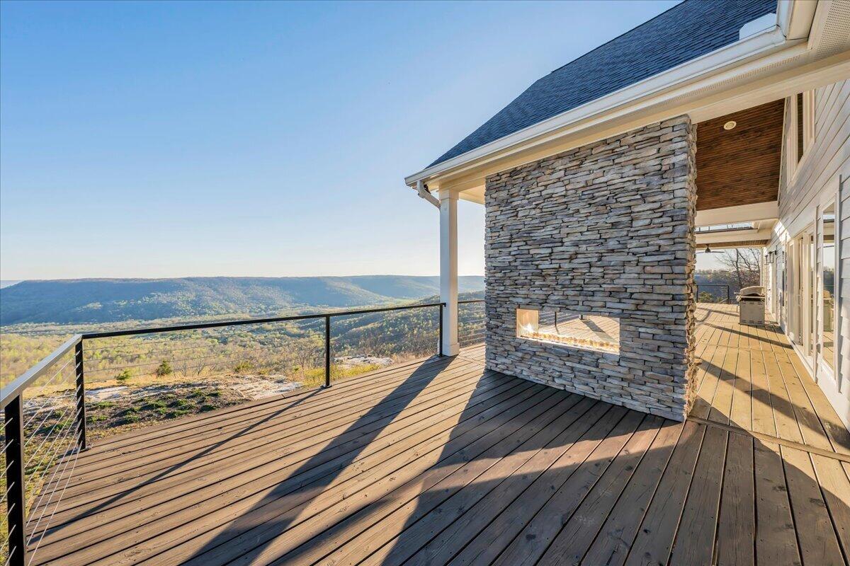 Jasper, Tennessee, 37347, United States, 6 Bedrooms Bedrooms, ,5 BathroomsBathrooms,Residential,Active,2033686
