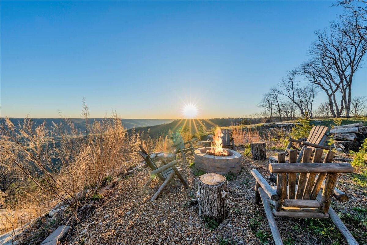 Jasper, Tennessee, 37347, United States, 6 Bedrooms Bedrooms, ,5 BathroomsBathrooms,Residential,Active,2033686
