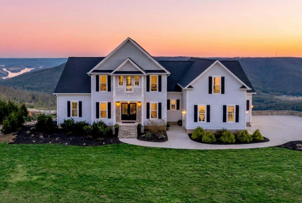 Jasper, Tennessee, 37347, United States, 6 Bedrooms Bedrooms, ,5 BathroomsBathrooms,Residential,Active,2033686