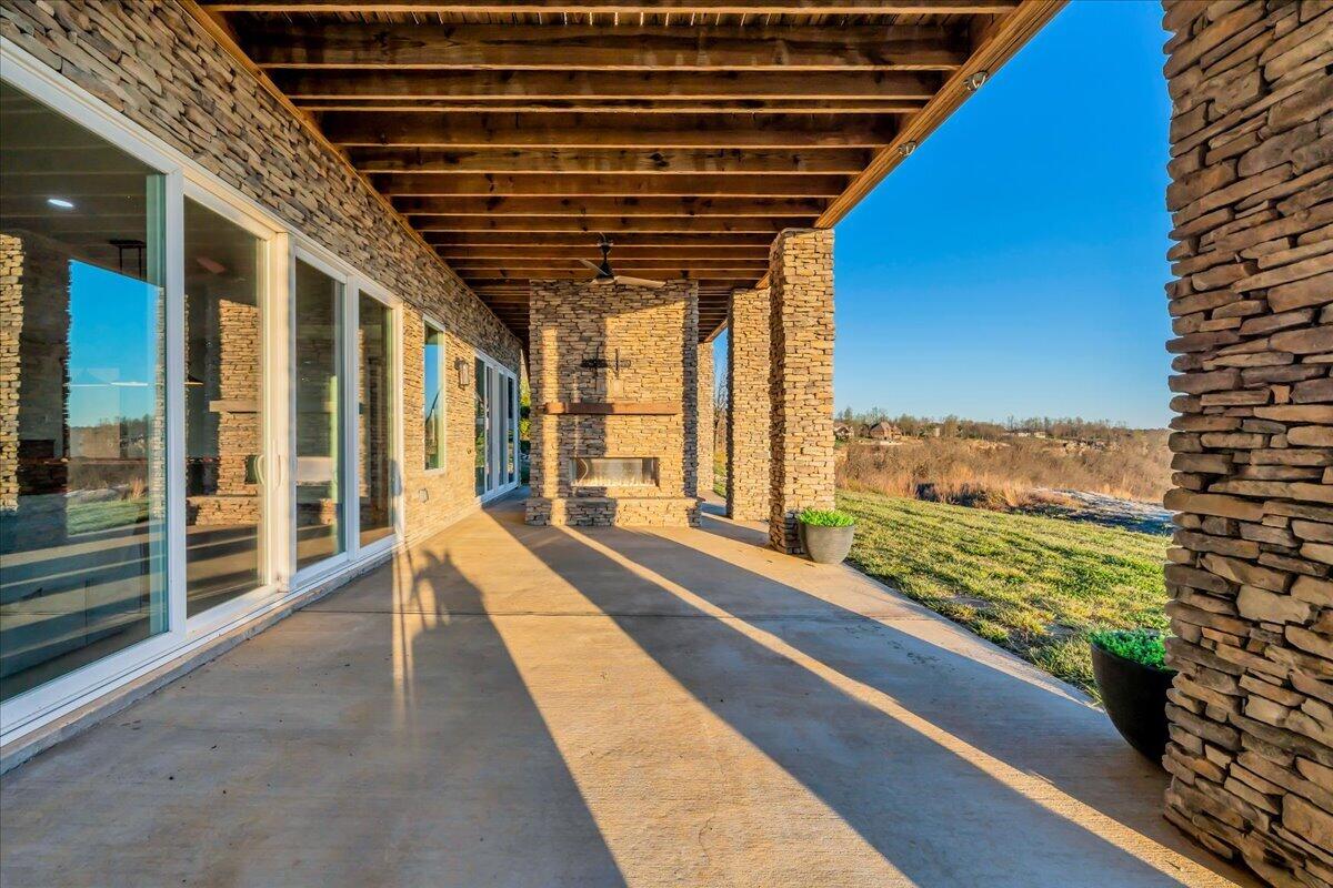 Jasper, Tennessee, 37347, United States, 6 Bedrooms Bedrooms, ,5 BathroomsBathrooms,Residential,Active,2033686