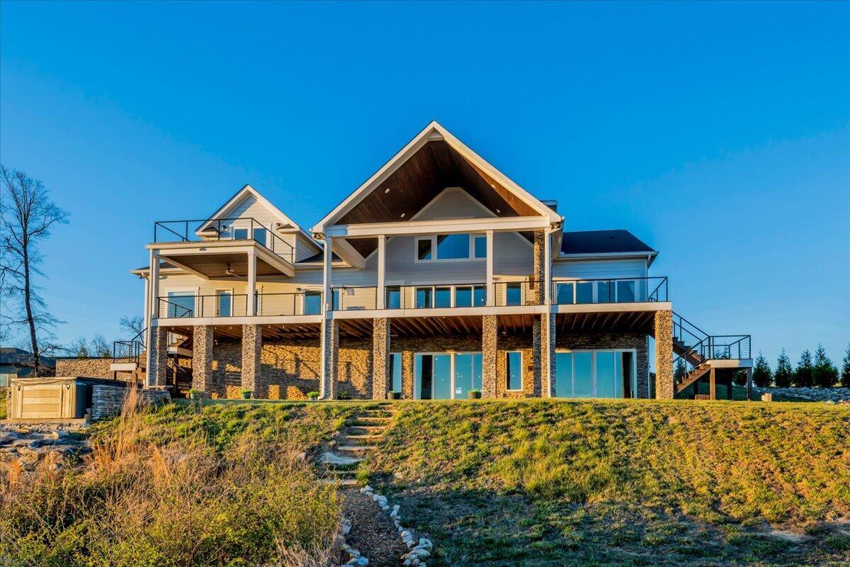 Jasper, Tennessee, 37347, United States, 6 Bedrooms Bedrooms, ,5 BathroomsBathrooms,Residential,Active,2033686