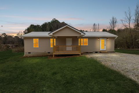 Photo of 308 Beedie Jones Road, Chatsworth, GA 30705 (MLS # 1529921)