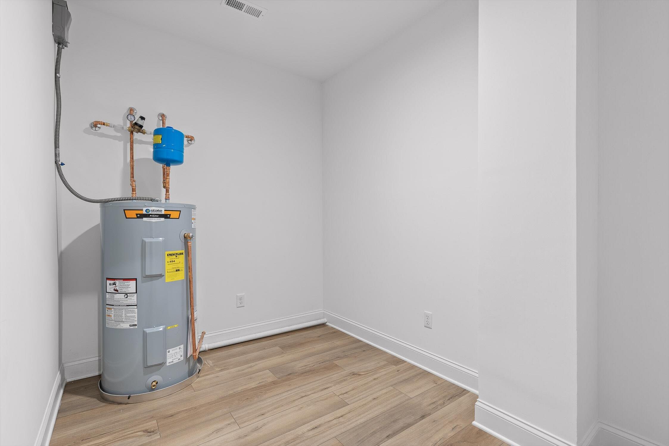 Chattanooga, Tennessee 37403, United States, 3 Bedrooms Bedrooms, ,3 BathroomsBathrooms,Residential,Active,135814