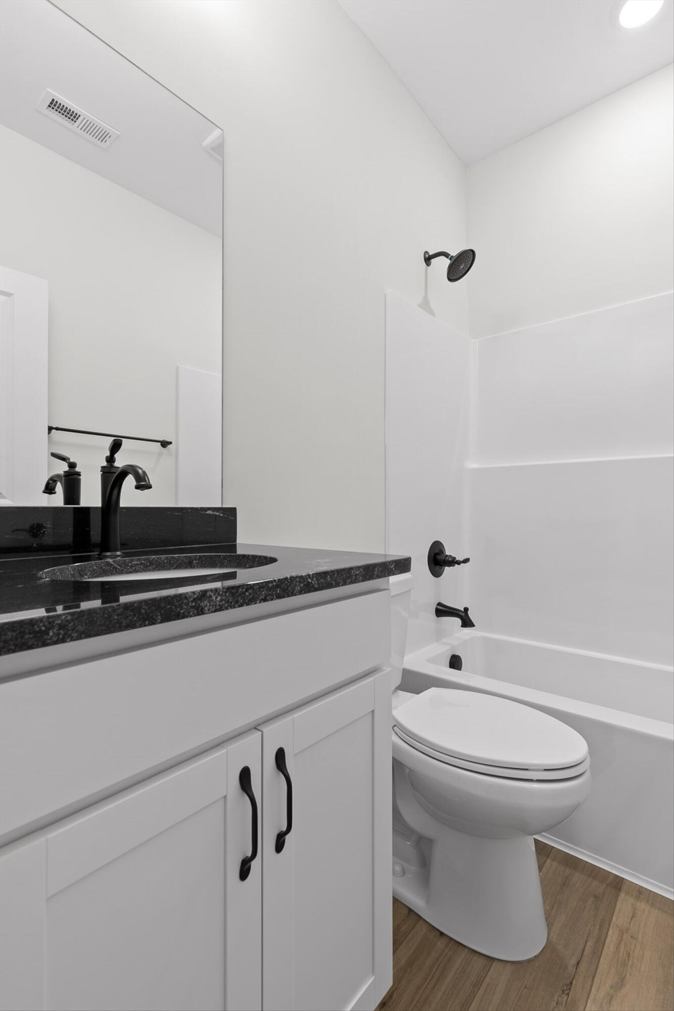 Chattanooga, Tennessee 37403, United States, 3 Bedrooms Bedrooms, ,3 BathroomsBathrooms,Residential,Active,135814