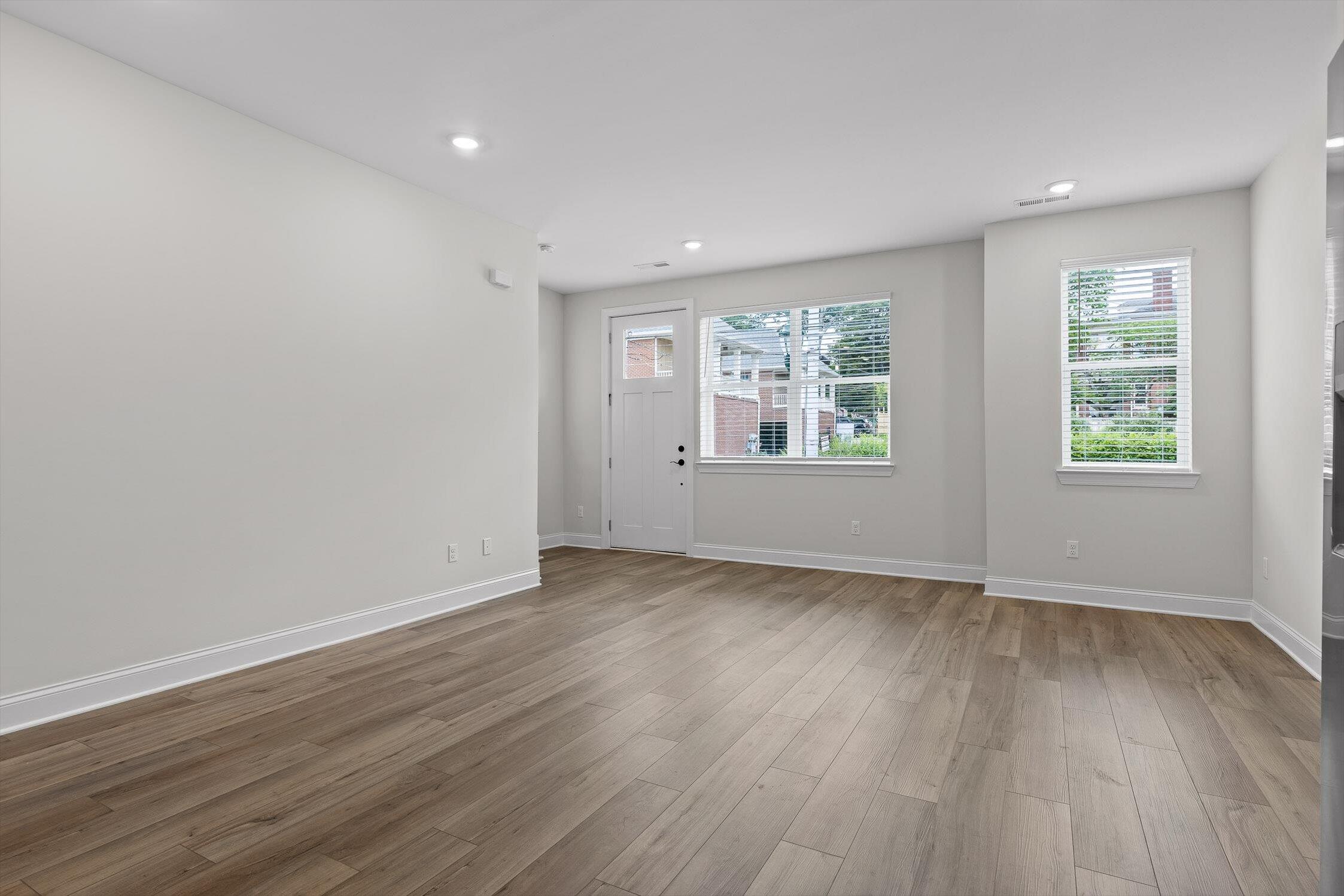 Chattanooga, Tennessee 37403, United States, 3 Bedrooms Bedrooms, ,3 BathroomsBathrooms,Residential,Active,135814