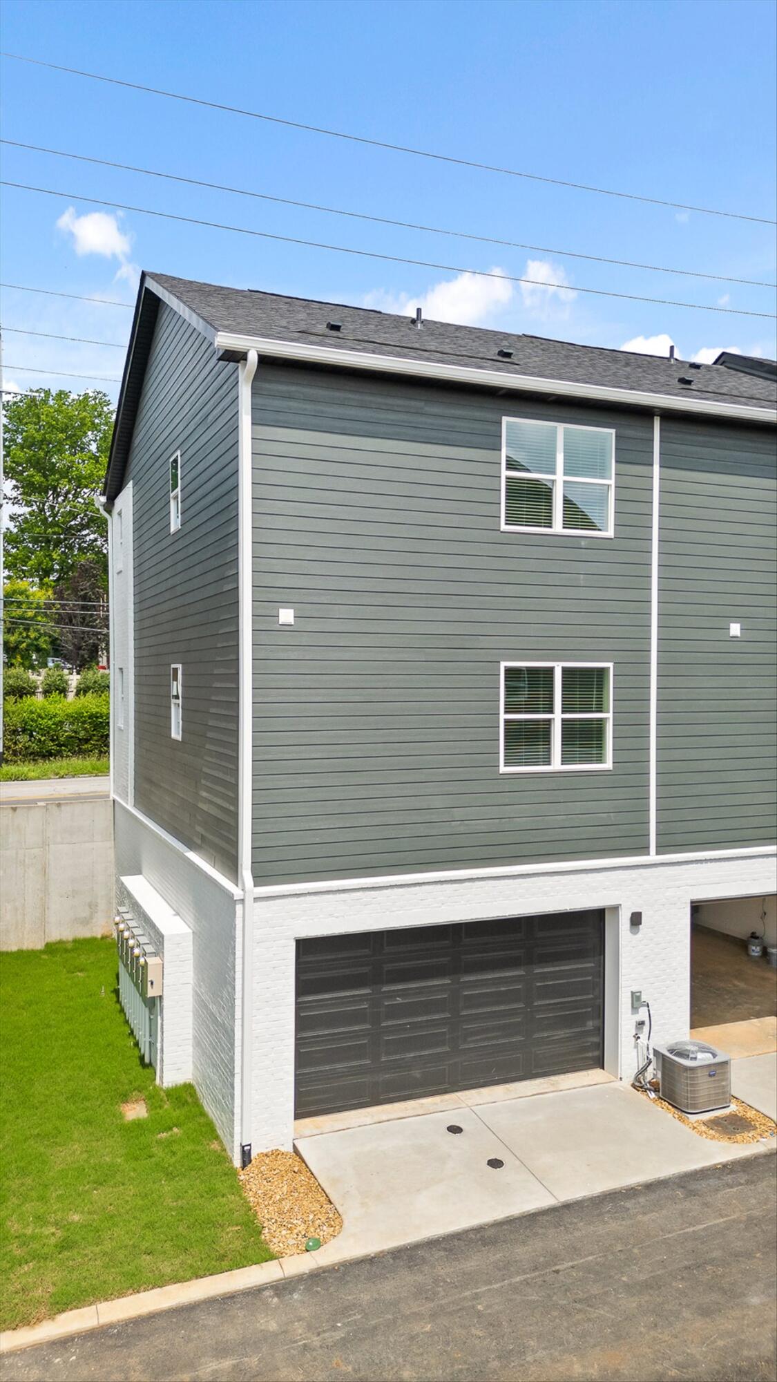 Chattanooga, Tennessee 37403, United States, 3 Bedrooms Bedrooms, ,3 BathroomsBathrooms,Residential,Active,135814