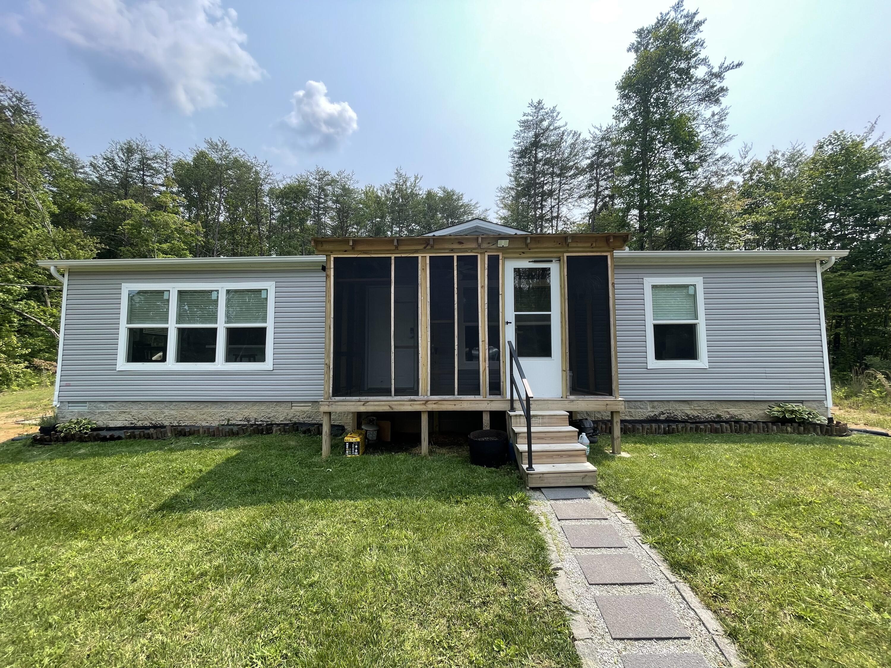 454 Slater Loop, Pikeville, Tennessee image 1