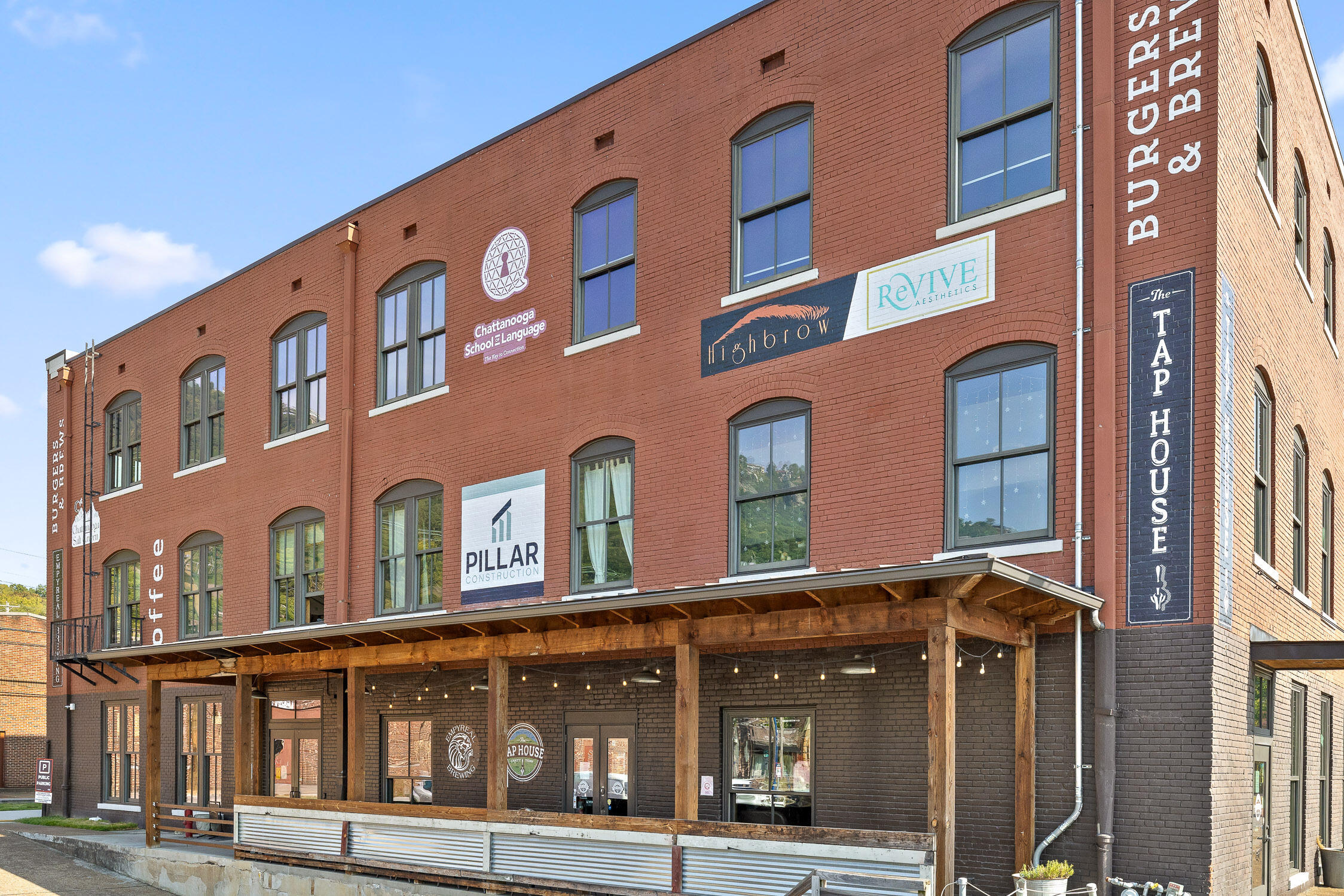 Chattanooga, Tennessee 37409, United States, 2 Bedrooms Bedrooms, ,2 BathroomsBathrooms,Residential,Active,220800