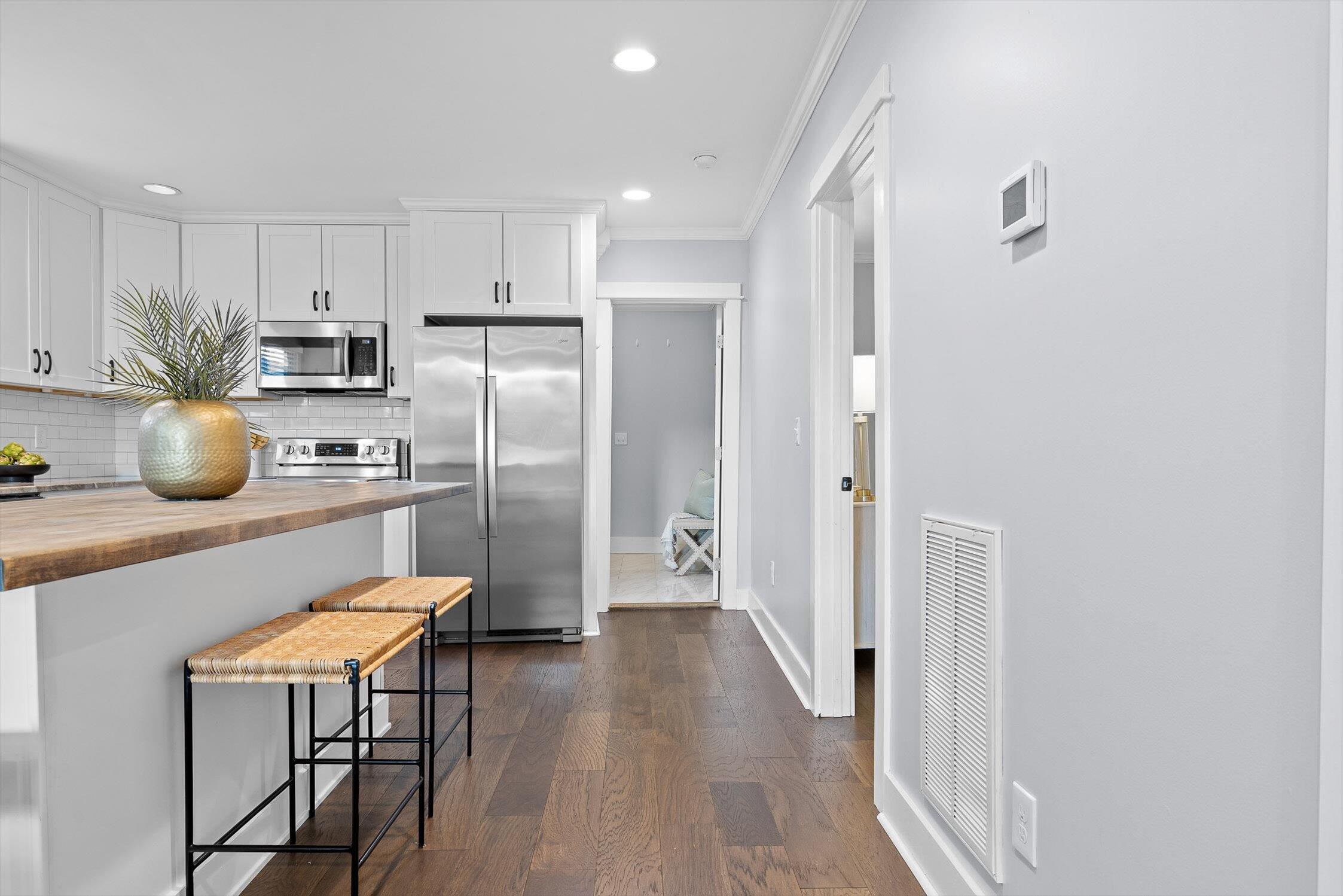 Chattanooga, Tennessee 37409, United States, 2 Bedrooms Bedrooms, ,2 BathroomsBathrooms,Residential,Active,220800