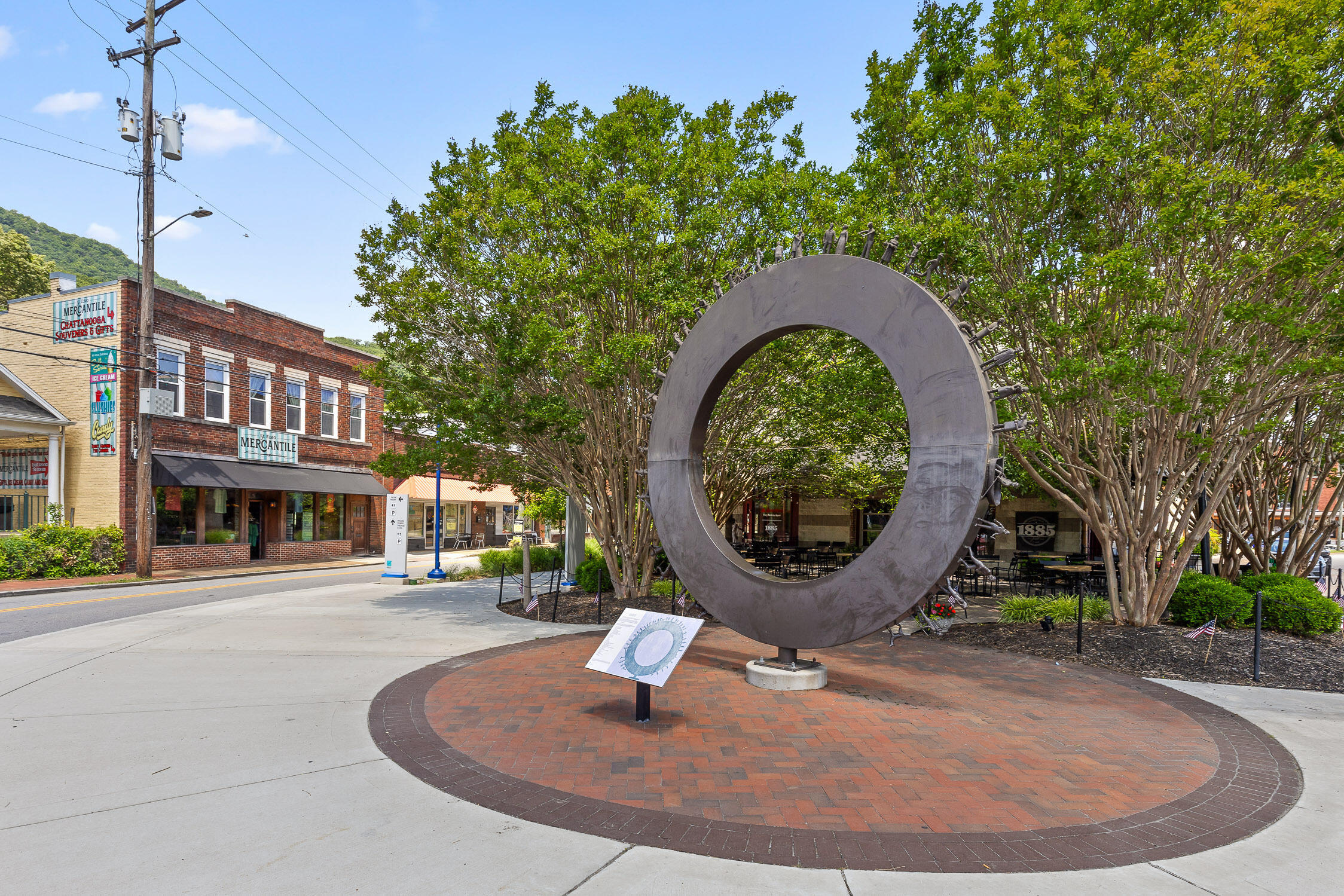 Chattanooga, Tennessee 37409, United States, 2 Bedrooms Bedrooms, ,2 BathroomsBathrooms,Residential,Active,220800