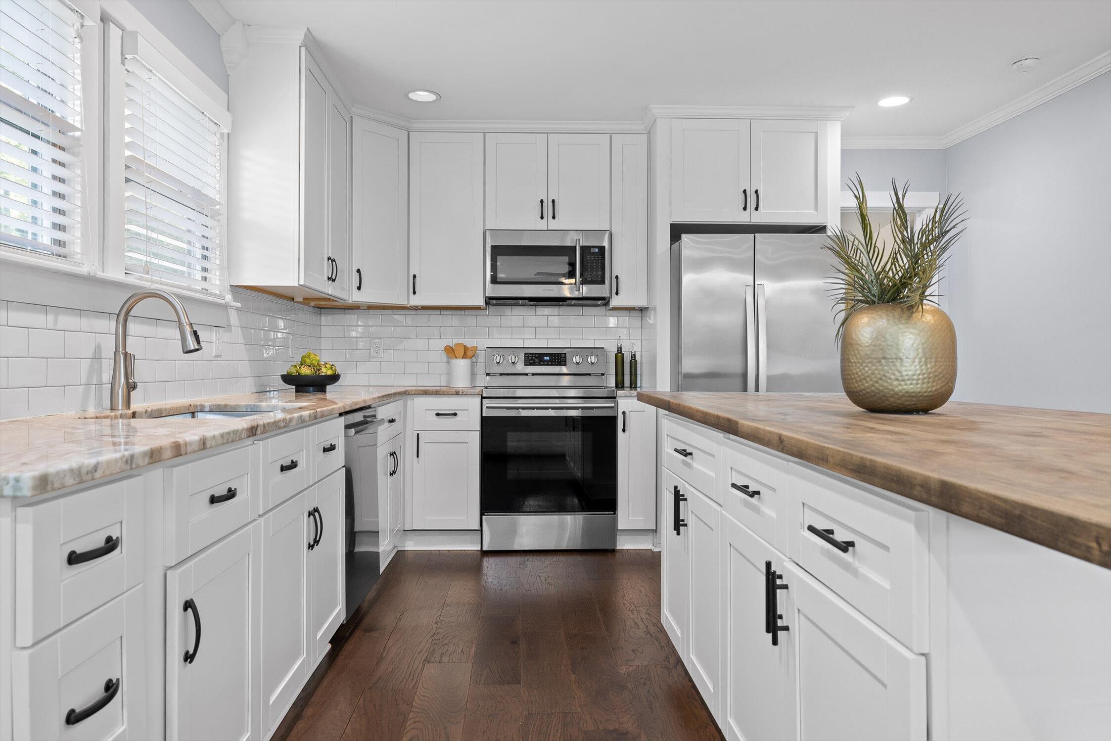 Chattanooga, Tennessee 37409, United States, 2 Bedrooms Bedrooms, ,2 BathroomsBathrooms,Residential,Active,220800