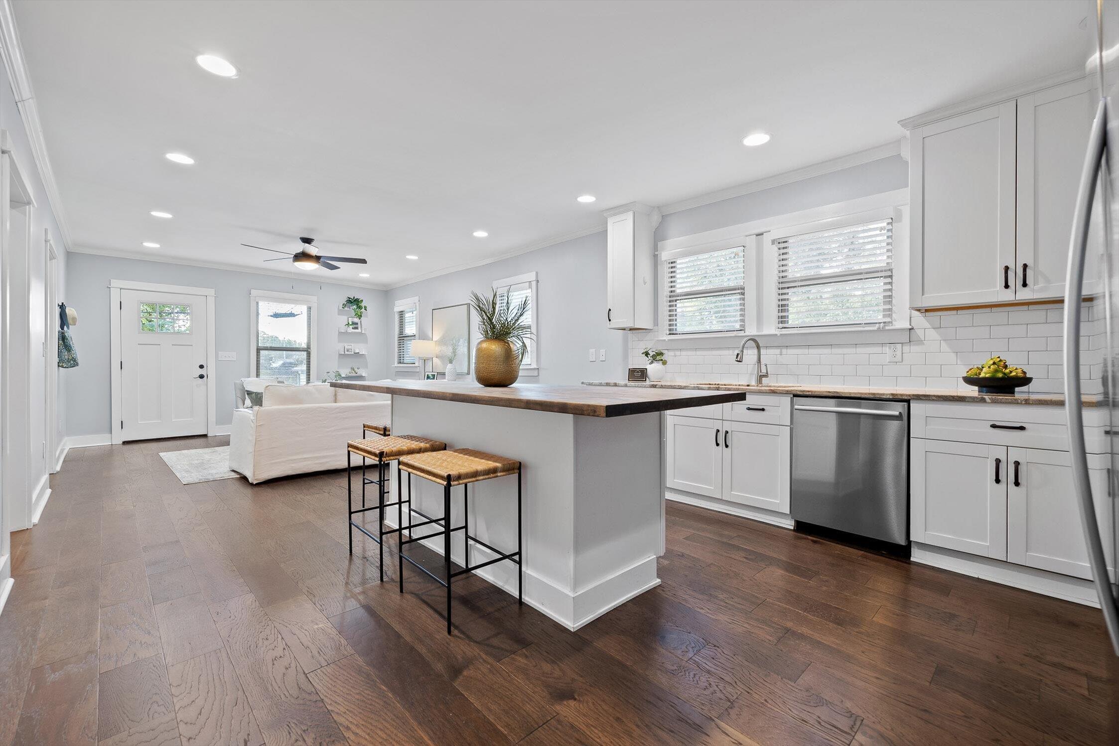 Chattanooga, Tennessee 37409, United States, 2 Bedrooms Bedrooms, ,2 BathroomsBathrooms,Residential,Active,220800