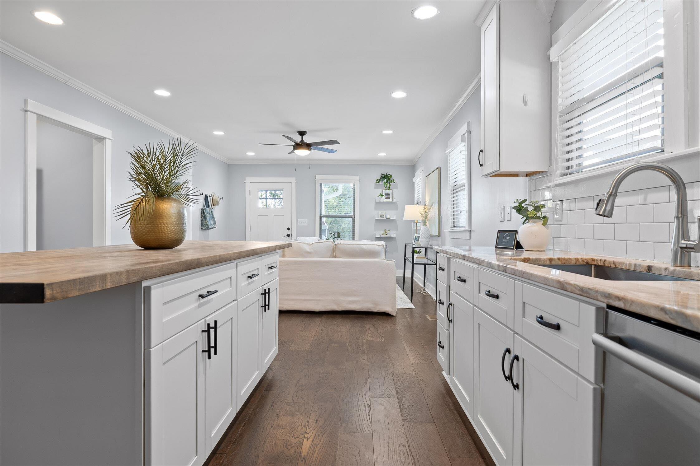 Chattanooga, Tennessee 37409, United States, 2 Bedrooms Bedrooms, ,2 BathroomsBathrooms,Residential,Active,220800