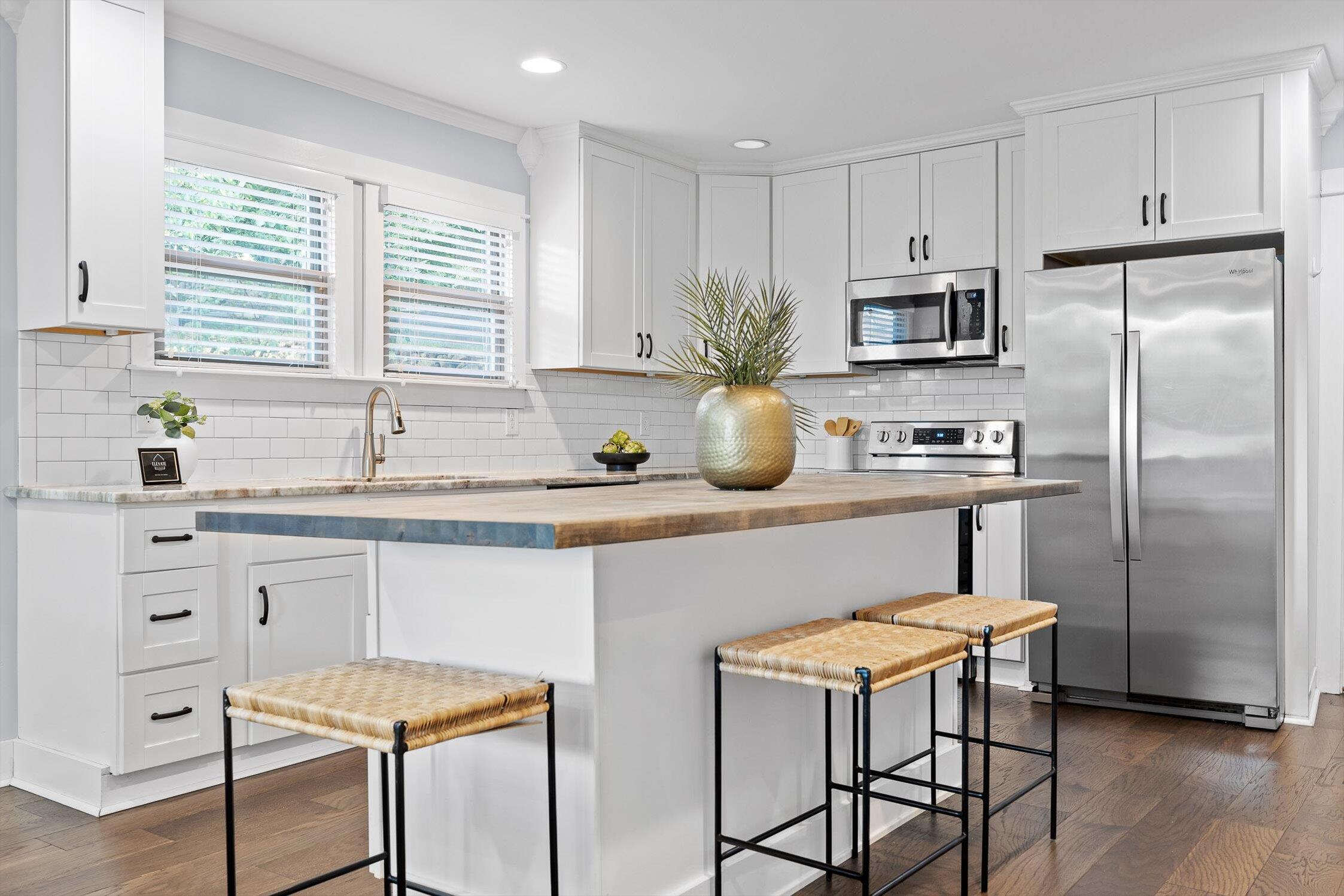 Chattanooga, Tennessee 37409, United States, 2 Bedrooms Bedrooms, ,2 BathroomsBathrooms,Residential,Active,220800