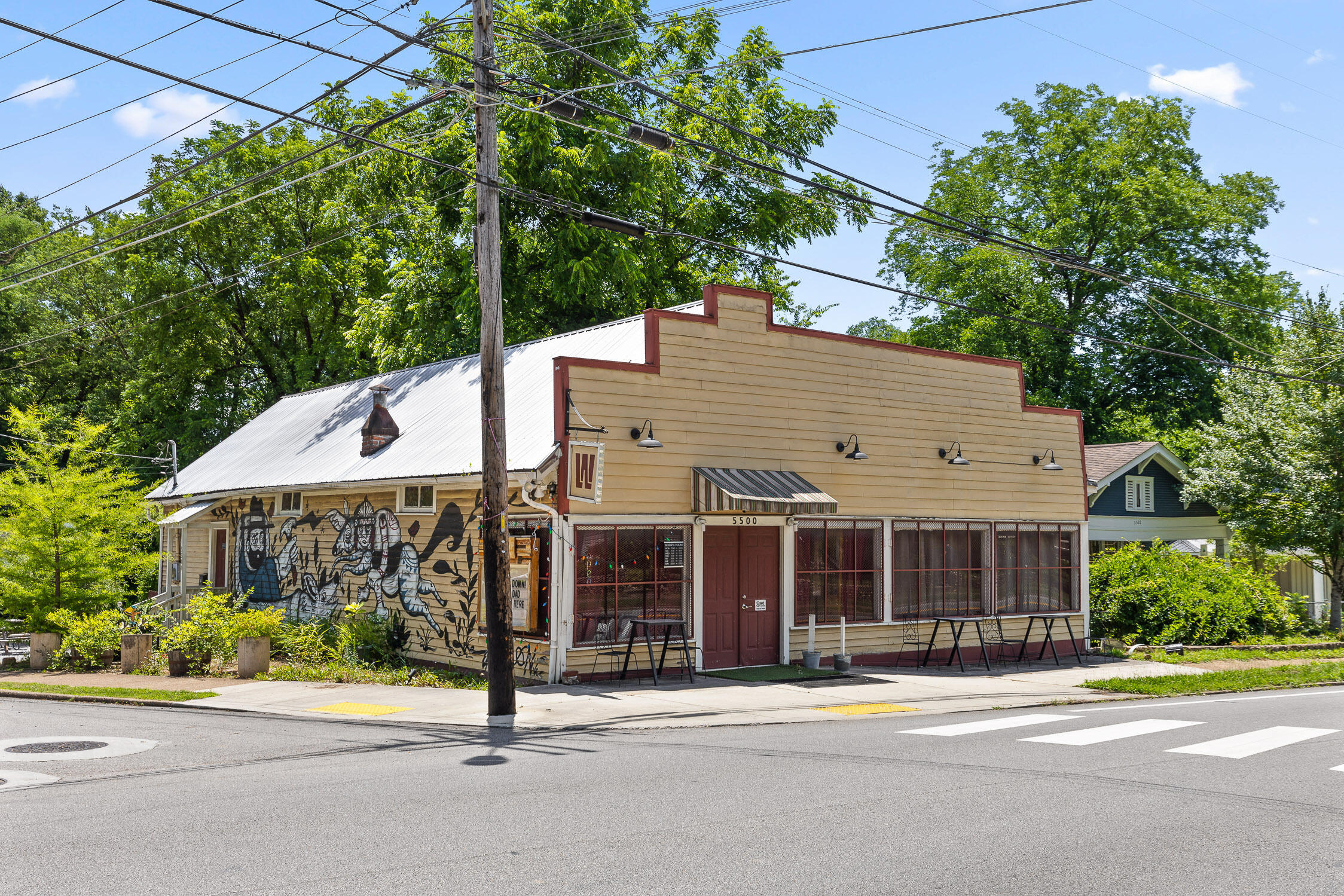 Chattanooga, Tennessee 37409, United States, 2 Bedrooms Bedrooms, ,2 BathroomsBathrooms,Residential,Active,220800