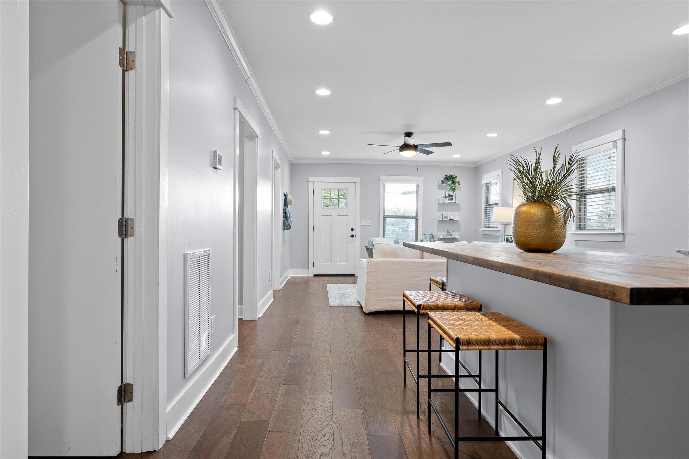 Chattanooga, Tennessee 37409, United States, 2 Bedrooms Bedrooms, ,2 BathroomsBathrooms,Residential,Active,220800