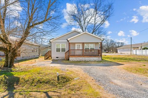 Photo of 4 5th Avenue W, Chatsworth, GA 30705 (MLS # 1528515)