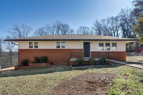 Photo of 2814 Ridge Crest Drive, Chattanooga, TN 37406 (MLS # 1527565)