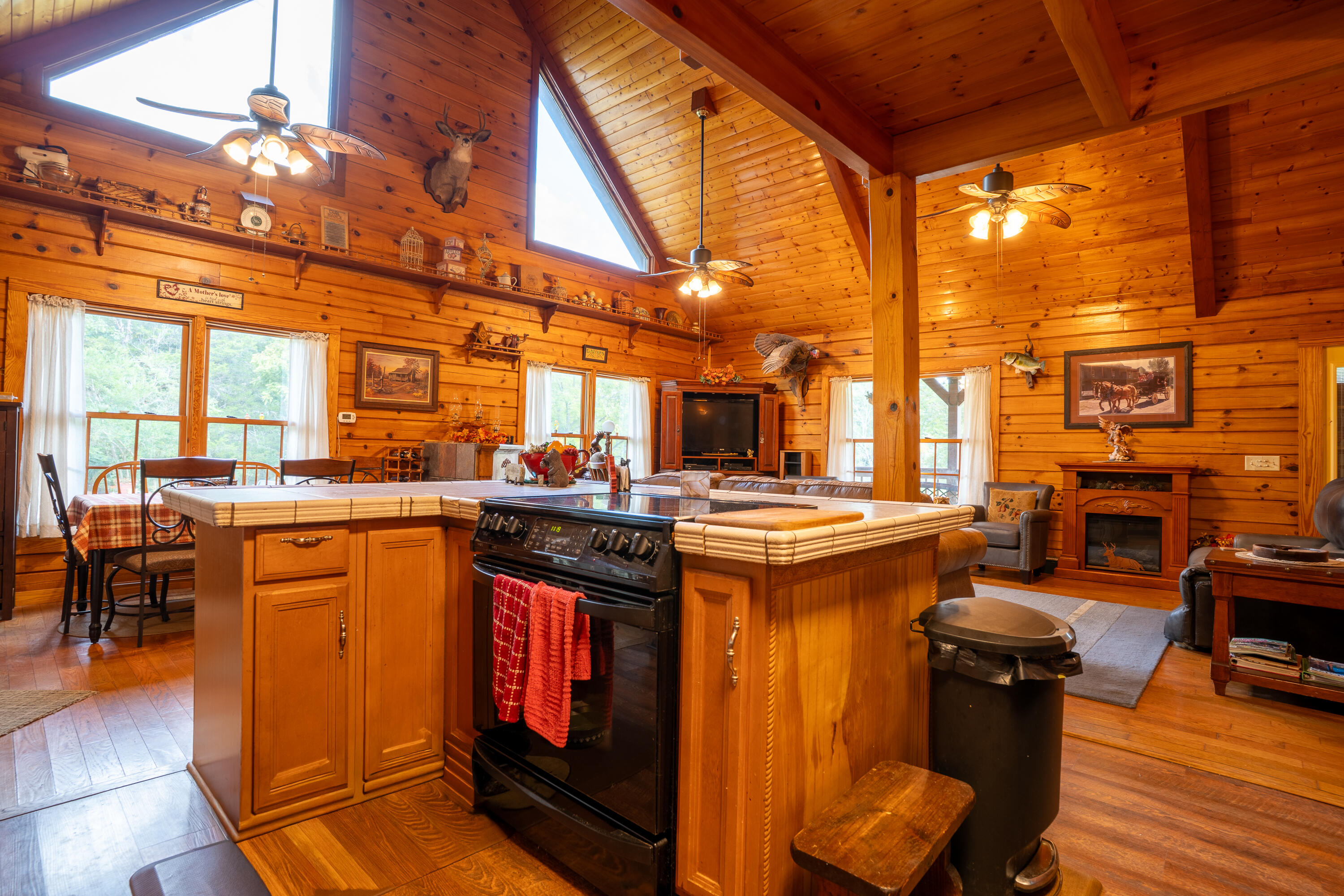 Rising Fawn, Georgia 30738, United States, 3 Bedrooms Bedrooms, ,2 BathroomsBathrooms,Residential,Pending,212754