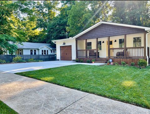 Photo of 1396 Hixson Pike, Chattanooga, TN 37405 (MLS # 1525042)