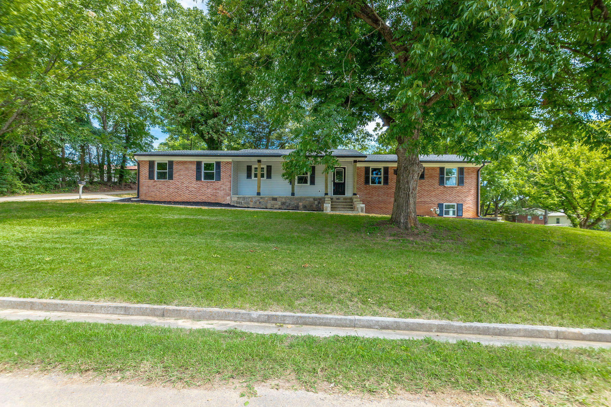 702 5th Street, South Pittsburg, Tennessee image 3