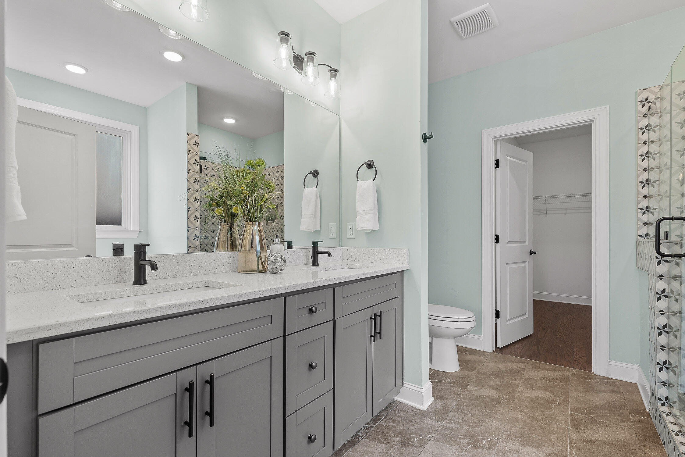 Chattanooga, Tennessee 37415, United States, 4 Bedrooms Bedrooms, ,4 BathroomsBathrooms,Residential,Active,26022