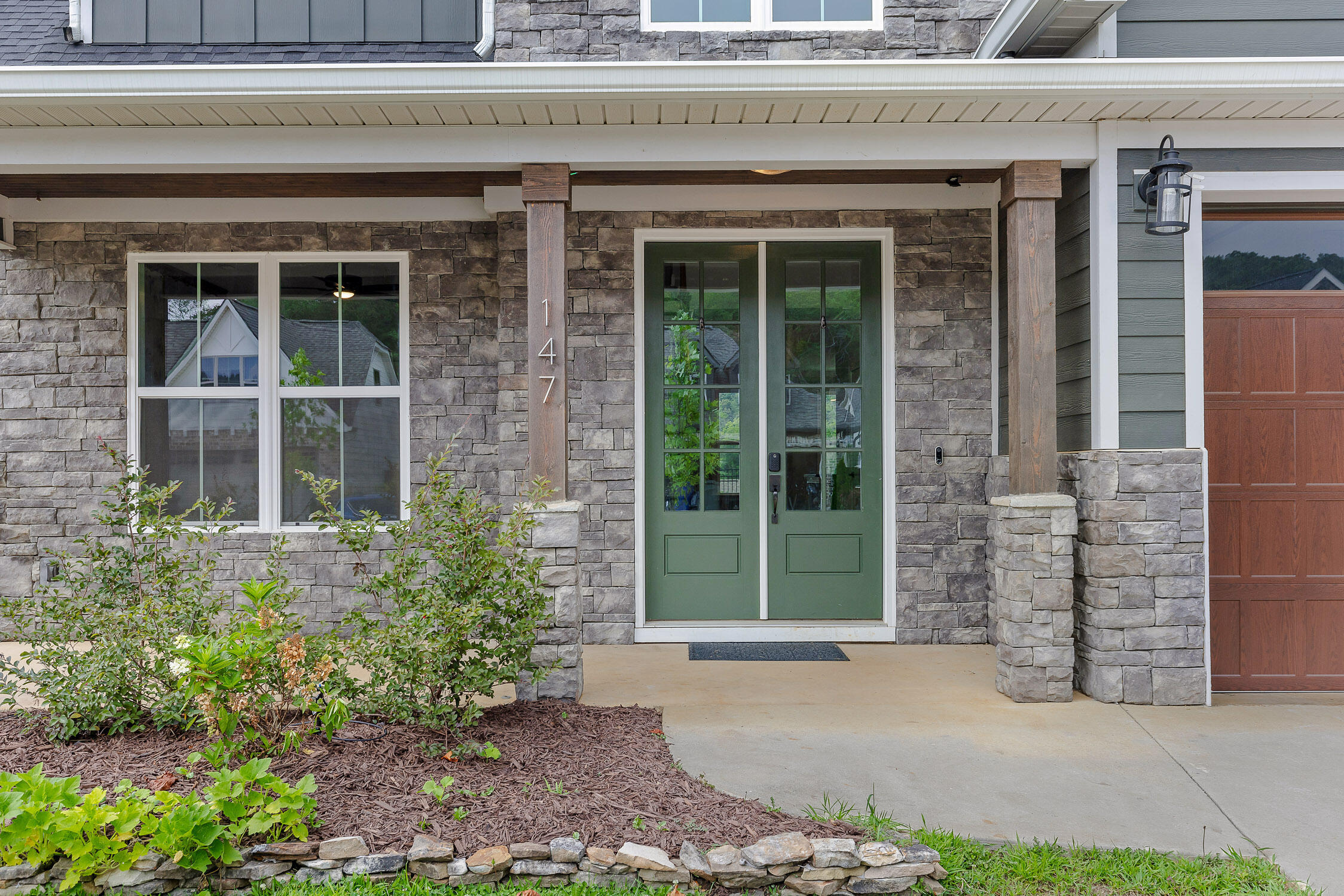 Chattanooga, Tennessee 37415, United States, 4 Bedrooms Bedrooms, ,4 BathroomsBathrooms,Residential,Active,26022