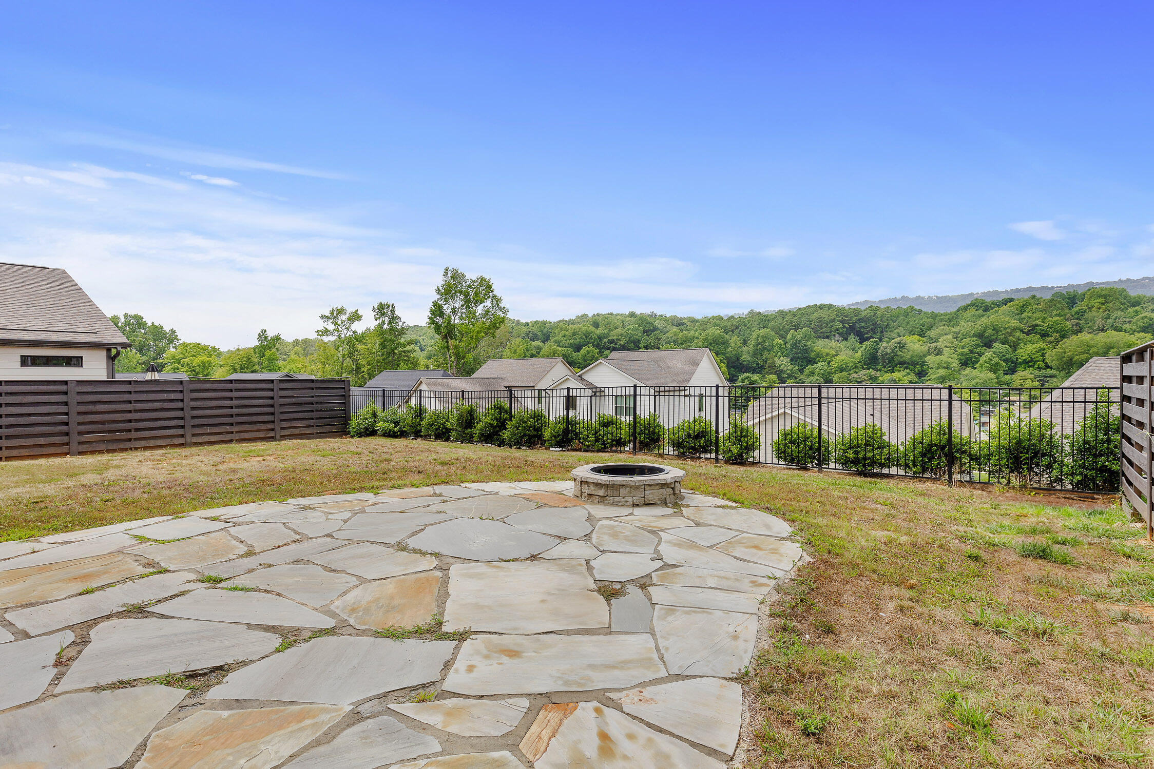 Chattanooga, Tennessee 37415, United States, 4 Bedrooms Bedrooms, ,4 BathroomsBathrooms,Residential,Active,26022