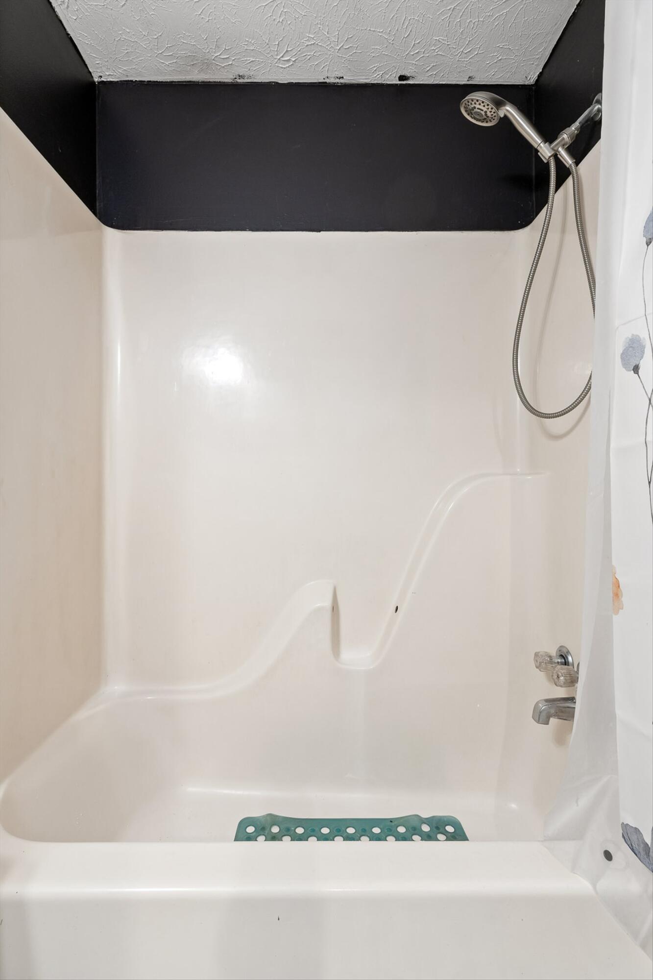 Etowah, Tennessee 37331, United States, 4 Bedrooms Bedrooms, ,2 BathroomsBathrooms,Residential,Active,248540