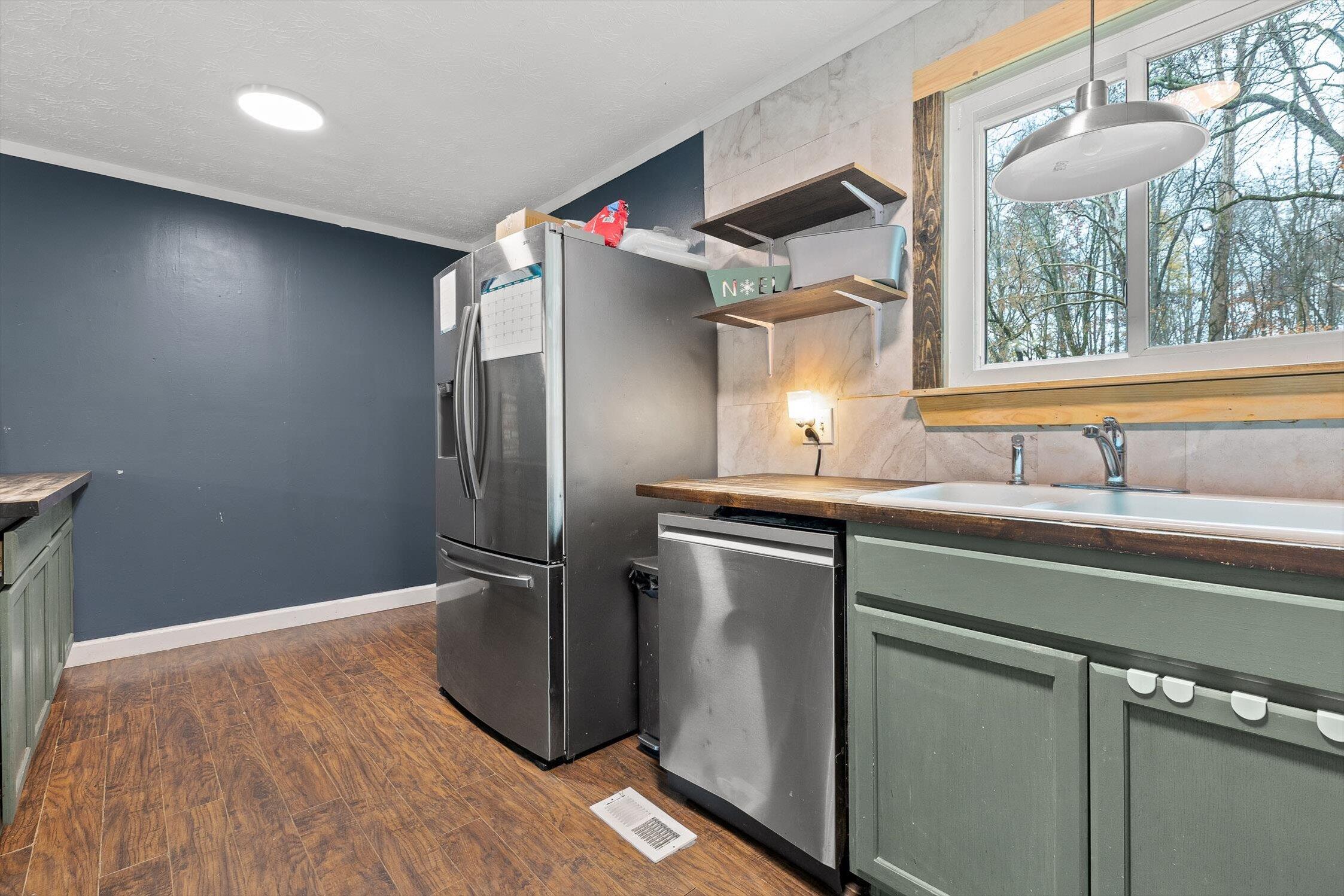 Etowah, Tennessee 37331, United States, 4 Bedrooms Bedrooms, ,2 BathroomsBathrooms,Residential,Active,248540