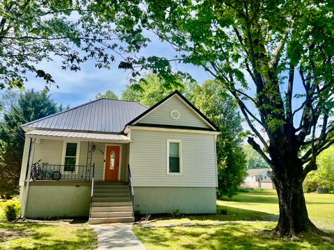Photo of 102 W 8th Street, Chickamauga, GA 30707 (MLS # 1525935)