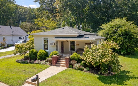 Photo of 706 Holly Avenue, South Pittsburg, TN 37380 (MLS # 1542114)