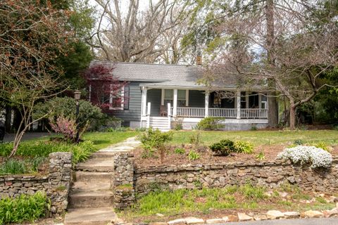 Photo of 302 Laurel Lane, Lookout Mountain, TN 37350 (MLS # 1533287)