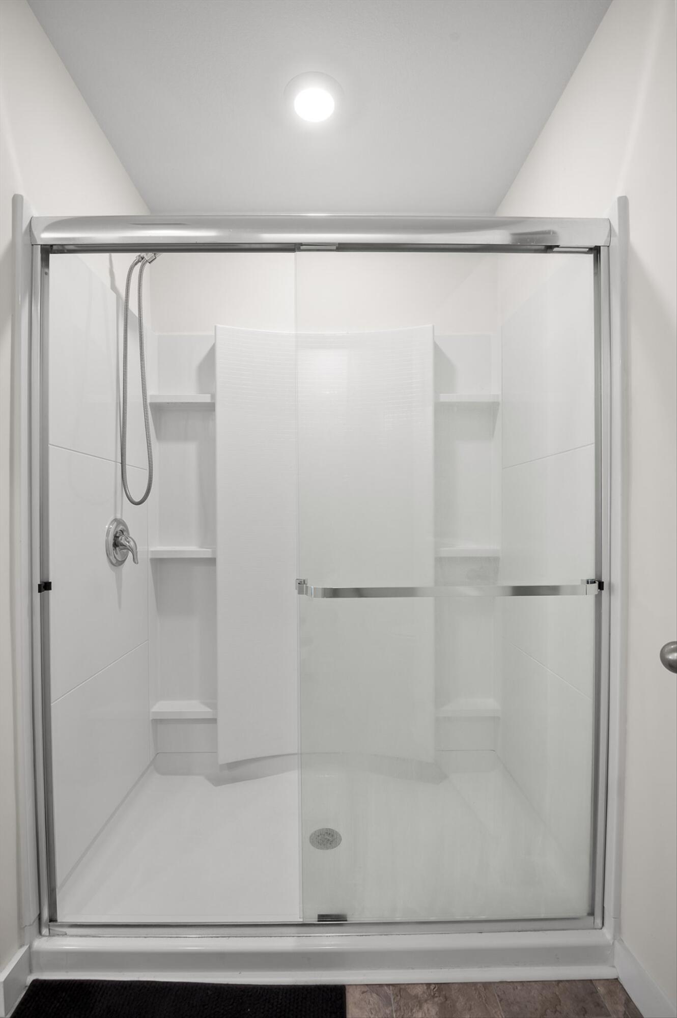 Hixson, Tennessee 37343, United States, 3 Bedrooms Bedrooms, ,3 BathroomsBathrooms,Residential,Active,173611