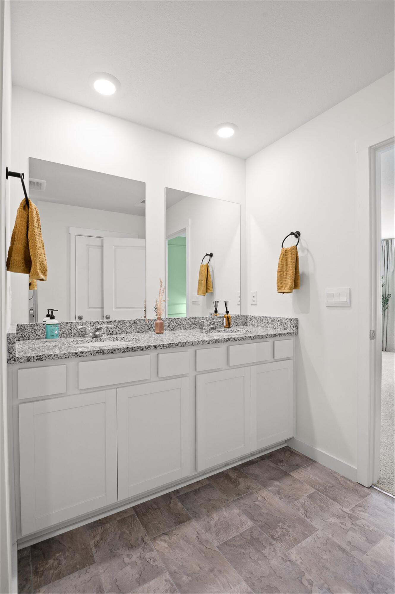 Hixson, Tennessee 37343, United States, 3 Bedrooms Bedrooms, ,3 BathroomsBathrooms,Residential,Active,173611